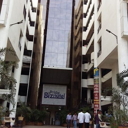 Pride Biznotel Vadodara Bagian luar foto